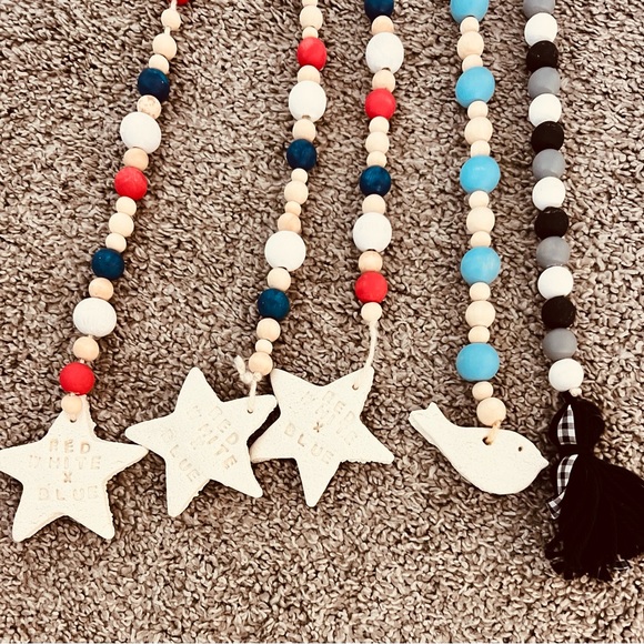 HANDMADE DECORATIVE BEADS WITH SALT DOUGH AND YARN TASSELS - Picture 2 of 2